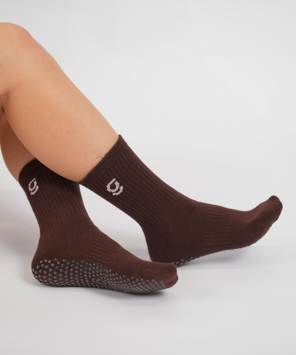 Brown crew grip socks with soft pink 'g' embroidered