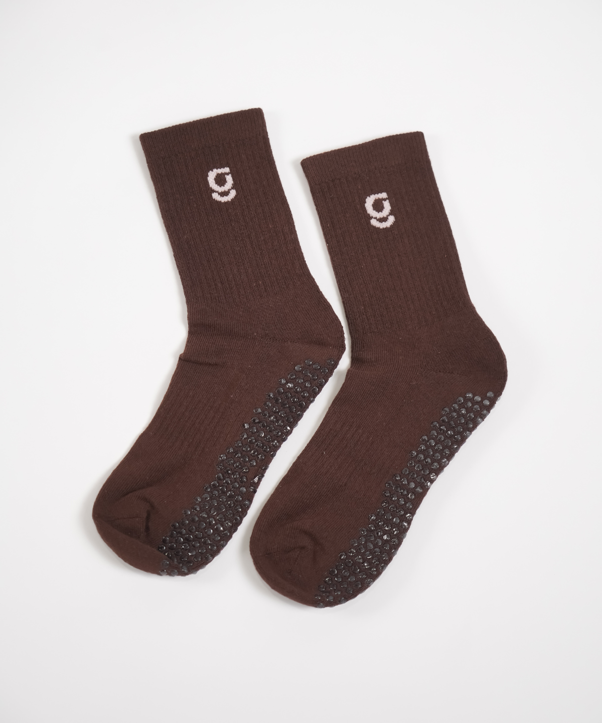 Brown crew grip socks with soft pink 'g' embroidered